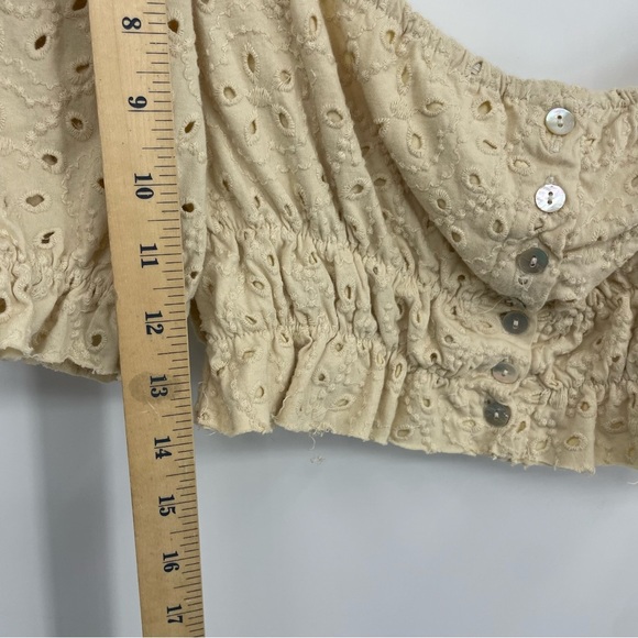 Urban Outfitters Brooke Eyelet crop top Blouse Ivory cream Sz M - Picture 7 of 8